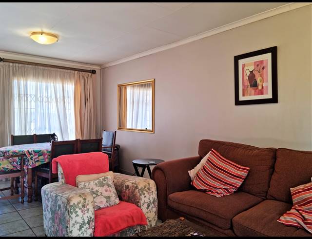 2 BEDROOM TOWNHOUSE FOR SALE IN ELARDUSPARK